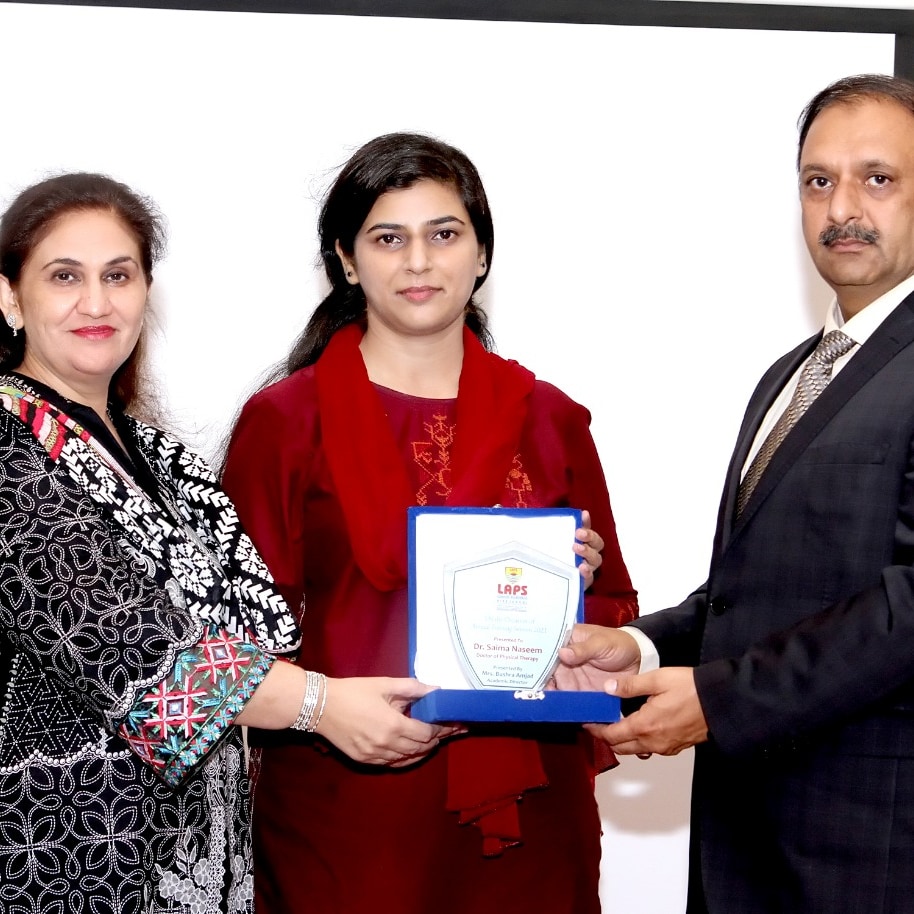 Dr. Saima Naseem receiving the LAPS Award